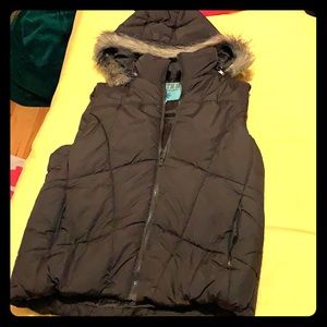 Brown sleeveless puffer jacket